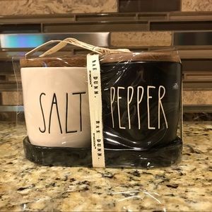 New Rae Dunn salt and pepper with tray